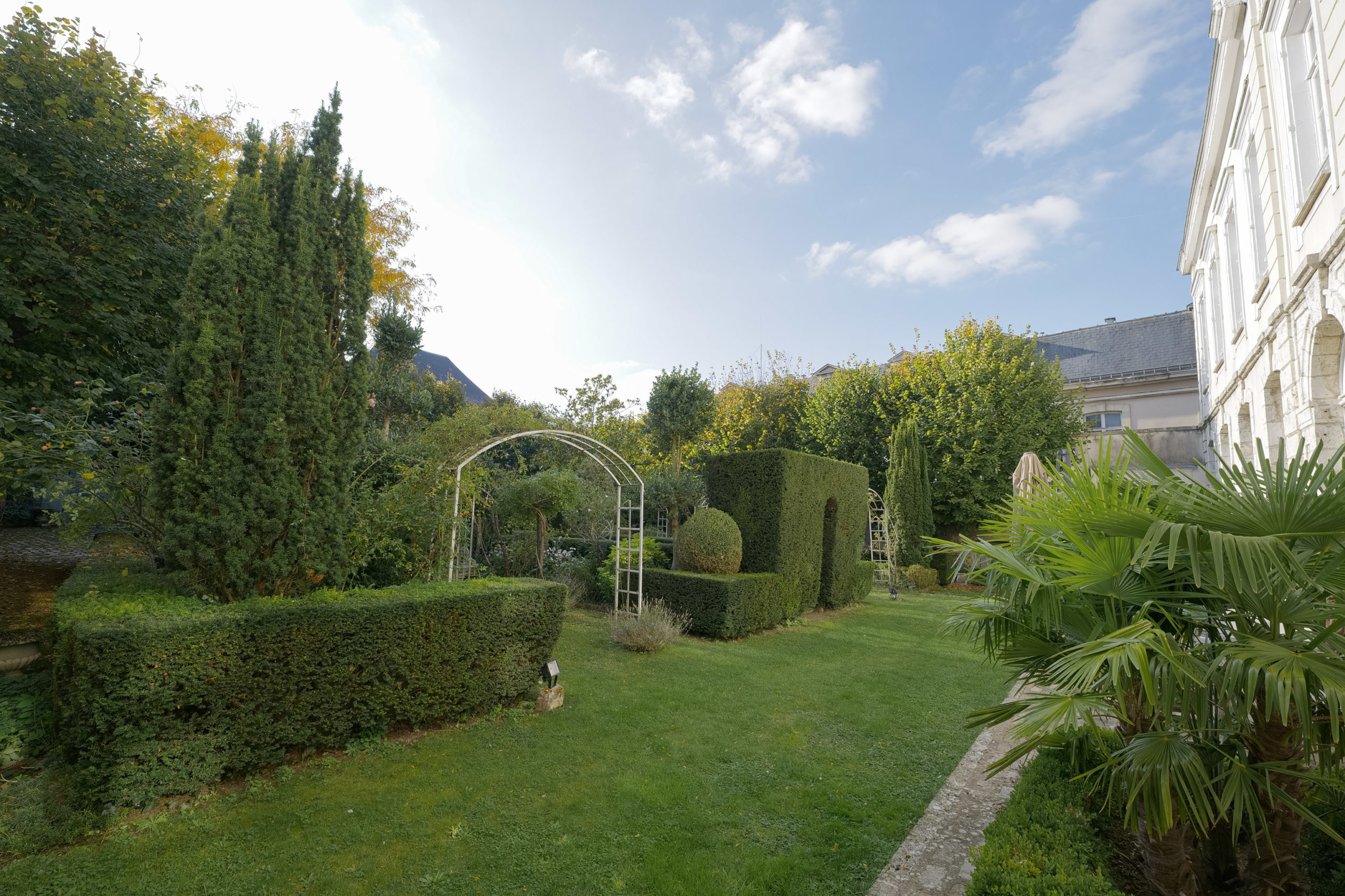 Maison Ailleurs - Extérieurs-1