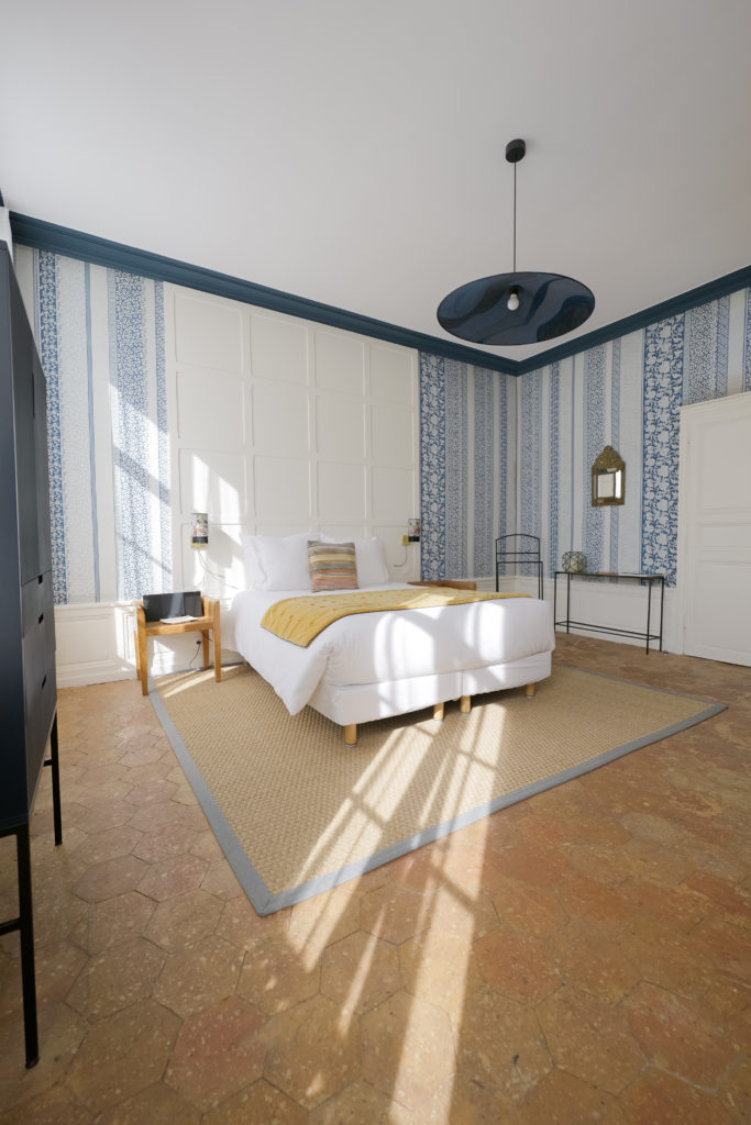 Maison Ailleurs - Chambre Bleu de Chartres-17